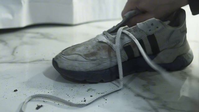 Матвей чистит Adidas Nite Jogger смотреть онлайн
