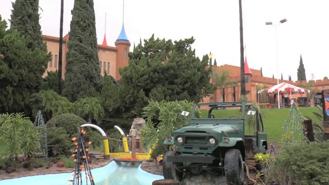 Play Mini-Golf, Arcade Games and Fast Car Racing at Camelot Golfland Amusement Park in Anaheim, CA смотреть онлайн