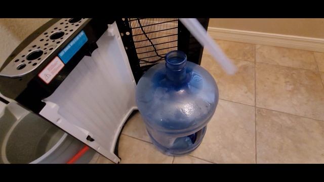 Cleaning a water dispenser смотреть онлайн