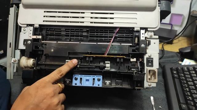 HP Laserjet M1005 Jam in print paper path | Open door and clear jam problem Solution смотреть онлайн