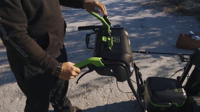 Тест аккумуляторного двухступенчатого снегоуборщика Greenworks GC82 смотреть онлайн