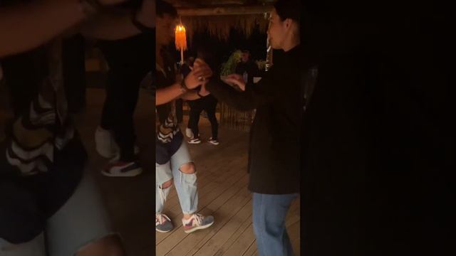 Нежная бачата на берегу моря под лунным небом ?? #танцы #dance #бачата #bachata #парныетанцы смотреть онлайн