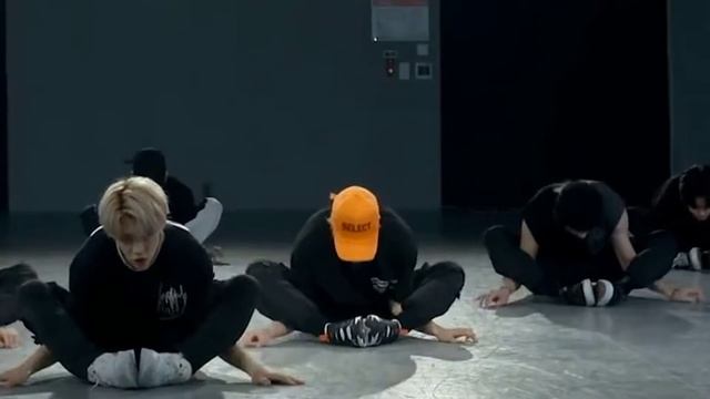 [HAN FOCUS] Stray Kids - God's Menu '神메뉴' Dance Practice смотреть онлайн