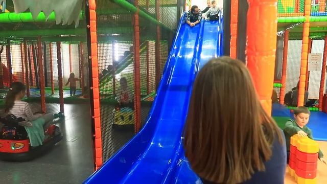 ПРОДОЛЖЕНИЕ ДНЯ РОЖДЕНИЯ / Маргарита разучилась КАТАТЬСЯ на КОНЬКАХ смотреть онлайн