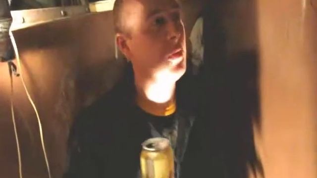 ТЕЧЕТ ЧТО ТО.avi смотреть онлайн