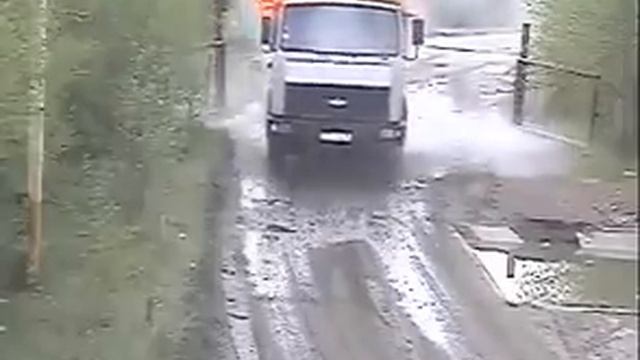 МАЗ с горящим кузовом смотреть онлайн