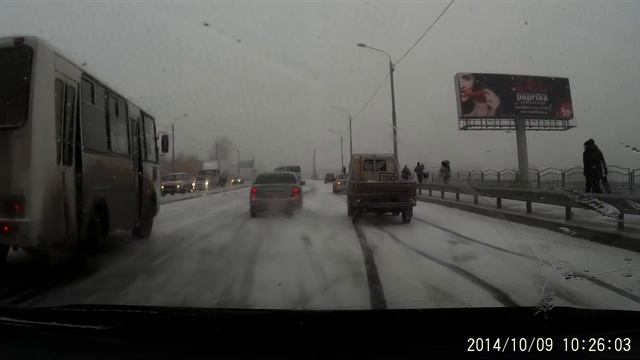 Жуткий гололед в г. Томске с регистратора продолжение 09.10.14 смотреть онлайн