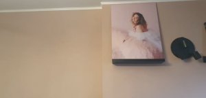 Покрасила стены краской вместо обоев