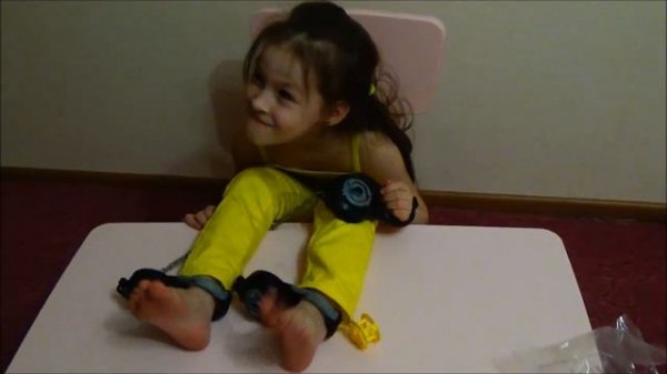 Девочка в наручниках Break Free Освобождение Spy Code