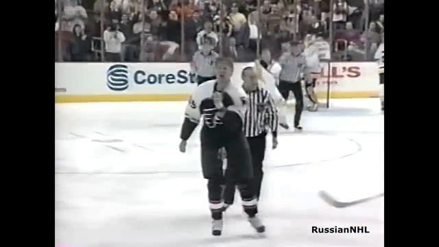 Flyers hunts Darius Kasparaitis after he injured Erik Lindros (8 mar 1998) смотреть онлайн
