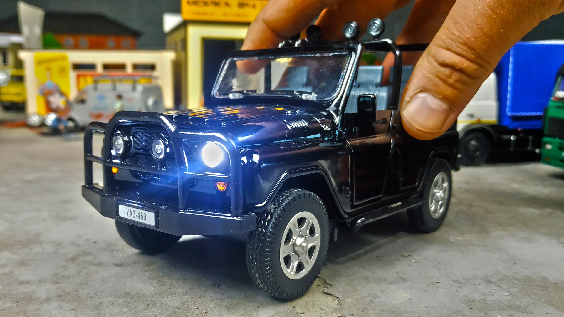 Большая моделька УАЗ КАБРИОЛЕТ со светом и звуком. Про машинки. смотреть онлайн