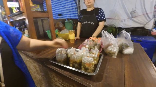 Ночной рынок в Джомтьене, Паттайя / Night market Jomtien, Pattaya смотреть онлайн