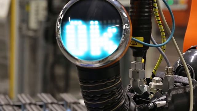 This robot wants to take your job, with a smile. смотреть онлайн