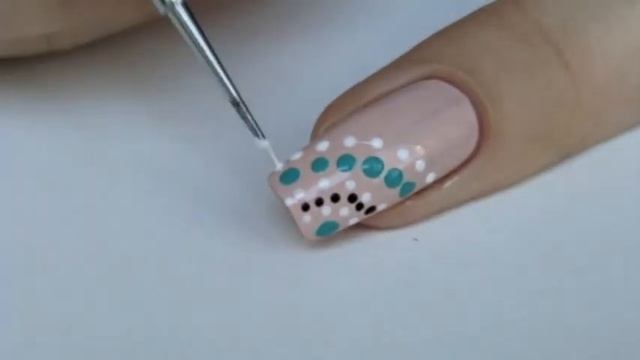 Очень быстрый маникюр с помощью дотса. // Simple nailart tutorial with dots смотреть онлайн