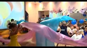 Танец с полотнами на выпускной