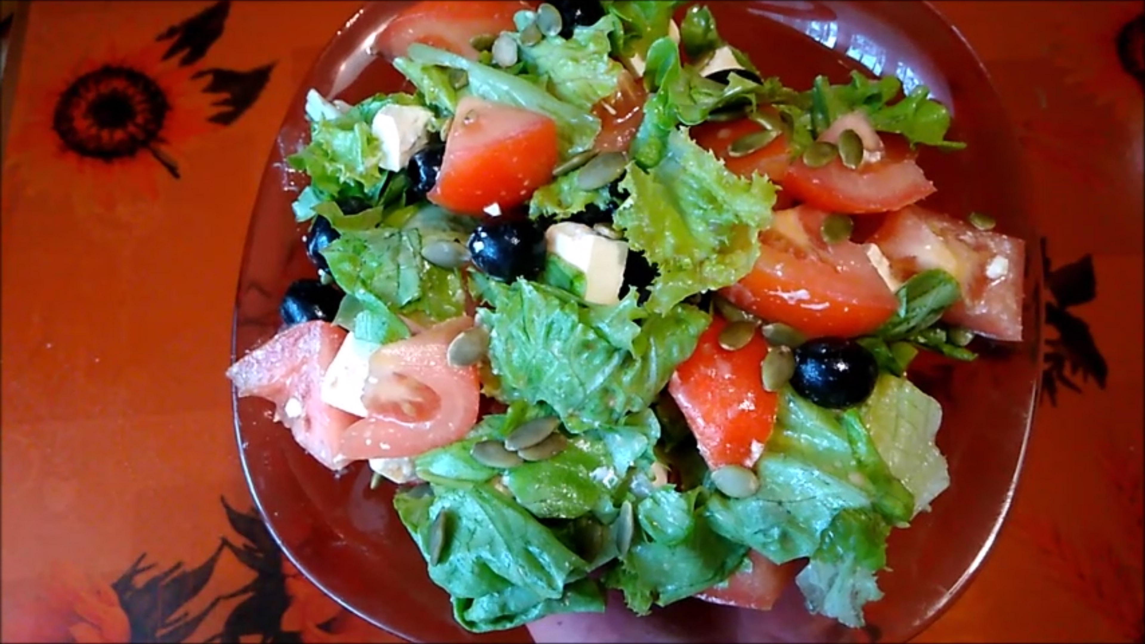 Овощной салат с фетаксой.mp4 смотреть онлайн