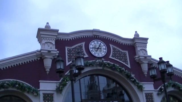 Метро "Пло́щадь Револю́ции" и "Театра́льная" смотреть онлайн