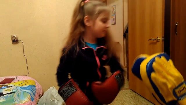 Прикол. Девочка KiCK-Боксер . смотреть онлайн