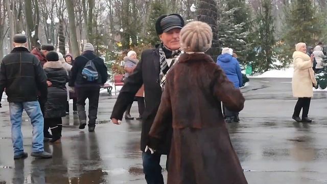 ЖИЗНЬ ЗАГАДКА, ТЫ ПОПРОБУЙ РАЗГАДАЙ! СЧАСТЛИВЫЕ МОМЕНТЫ ИЗ ПАРКА ГОРЬКОГО ХАРЬКОВ ТАНЦЫ смотреть онлайн