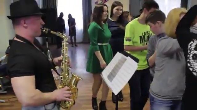 Детский дом Ламбада, танцы и саксофон смотреть онлайн