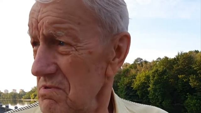 КАЖДЫЙ ДЕНЬ ЗАНИМАЕТСЯ СПОРТОМ смотреть онлайн