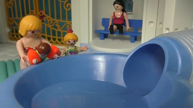Playmobil Film deutsch - Mega Rutsche im Aquapark Schloss - Geschichte für Kinder von Familie Hause смотреть онлайн