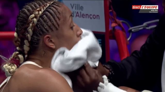 Le dernier round du combat remportée par Mossely contre Kopinska - Boxe - Légers (F) смотреть онлайн