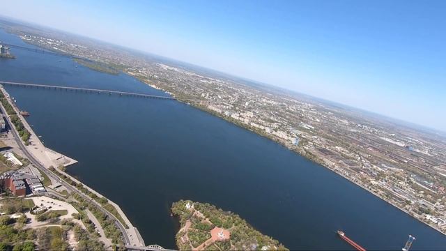 Полет над городом Днепр, апрель 2020 г. (видео 4K 2160p60) смотреть онлайн