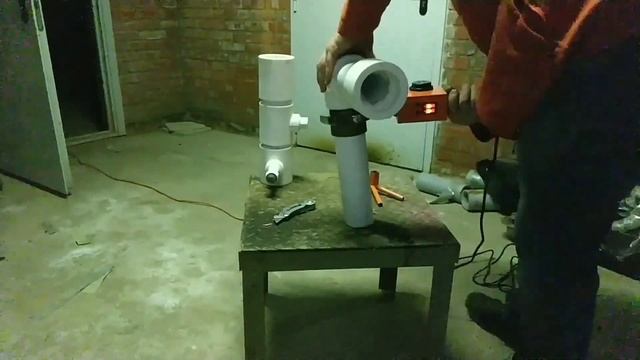 Показываю как паять трубу с водой / Паяю полипропилен большого диаметра в одиночку / Сварка ппр смотреть онлайн