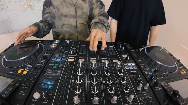 Bassjackers - Les Pays Bass Radio 004 [B2B WITH JAY HARDWAY] смотреть онлайн
