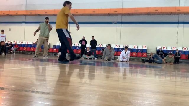 Tie break top rock & footwork battle . Брейк Данс. Лесосибирск смотреть онлайн