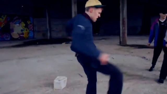 ТРИ ПОЛОСКИ / KOLM TRIIPU / THREE STRIPES (Original Version) смотреть онлайн