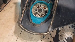 триммер   BOSCH замена катушки (шпули)