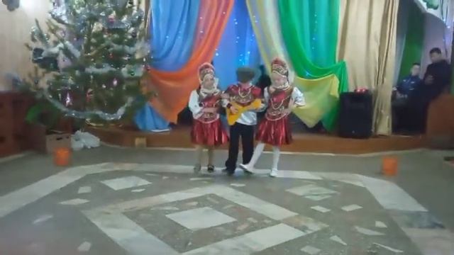 младшая группа "Искорки" танец "По воду" смотреть онлайн
