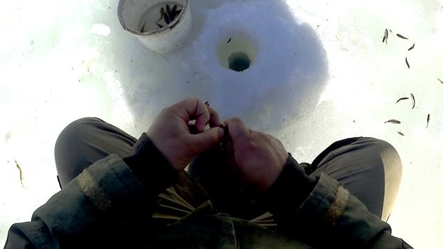 Рыбалка по последнему льду Ёрш и Хариус смотреть онлайн