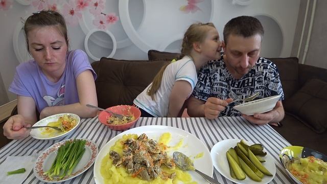 МУКБАНГ КУРИНЫЕ ЖЕЛУДОЧКИ ? С КАРТОФЕЛЬНЫМ ПЮРЕ | MUKBANG CHICKEN VENTRICLES WITH POTATOES #мукбанг смотреть онлайн