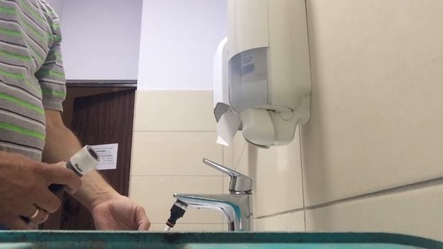 Залив воды в аквариум шлангом из смесителя смотреть онлайн