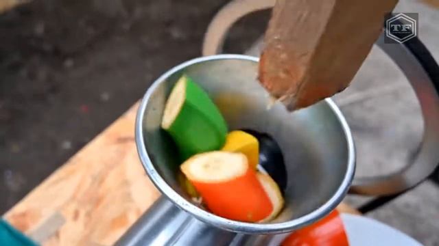 Цветные бананы против мясорубки смотреть онлайн
