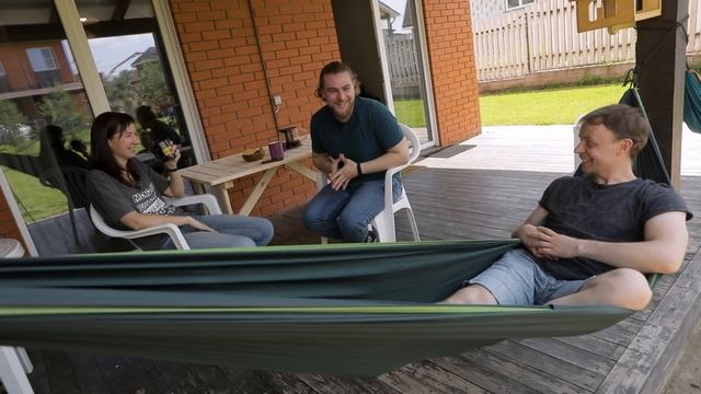 "Собиратор": различают сотню видов отходов и знают, как сделать лавку из пакетов! смотреть онлайн