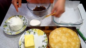 Сладкие налистники с творогом и изюмом, запеченные в духовке