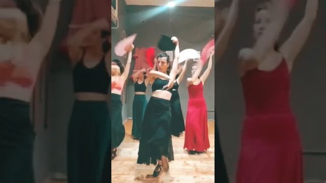 4 ESERCIZI CON VENTAGLIO #flamenco #baileflamenco #flamencoitalia #flamencoonline #latindance #rumb смотреть онлайн