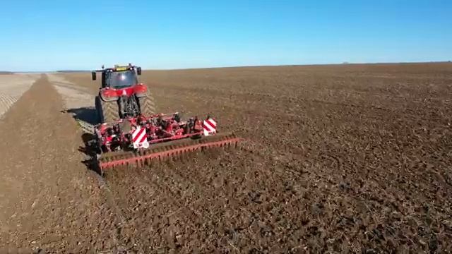 Case Magnum 330 CVX cultivating with Horsch Teranno 5FM смотреть онлайн