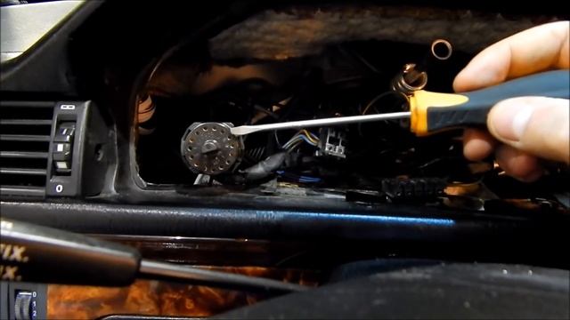 ТЮНИНГ Мерседеса W124. замена штатного зуммера на "гонг" от бмв Е34 смотреть онлайн