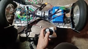 проект тачка 4х4 из гироскутеров, радио и джойстик.