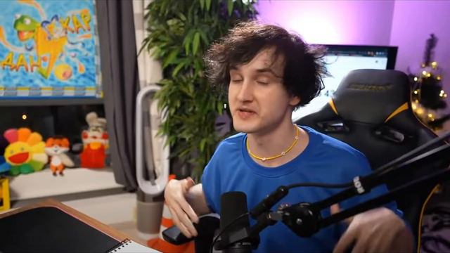 Смотрю ужасное видео на канале Данкар ИГРЫ С РЕКЛАМЫ 2