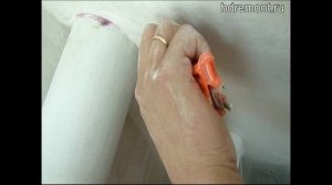 Как обходить трубы при поклейке обоев