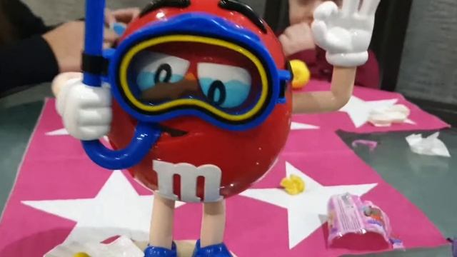 Дети едят конфетки# Распаковка конфеток# Конфетка унитаз # M&M's# чупа-чупс # Chupa chups#candyswee смотреть онлайн