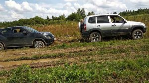 Машина застряла в грязи