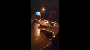 Ночью в Тюмени 18-летний водитель устроил погоню и снес забор