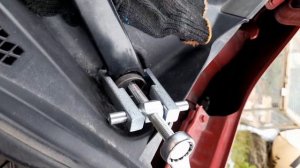 СНЯТИЕ ПОВОДКА СТЕКЛООЧИСТИТЕЛЯ(Дворник)СПЕЦИАЛЬНЫМ СЬЕМНИКОМ.